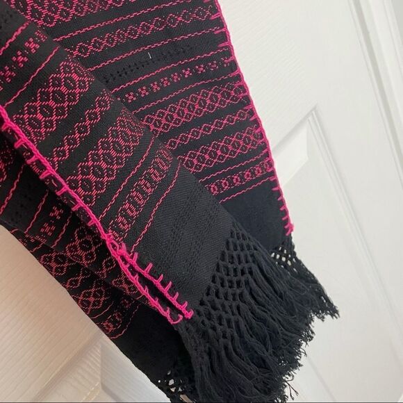 Women’s Mexican Poncho   - Picture 4 of 4